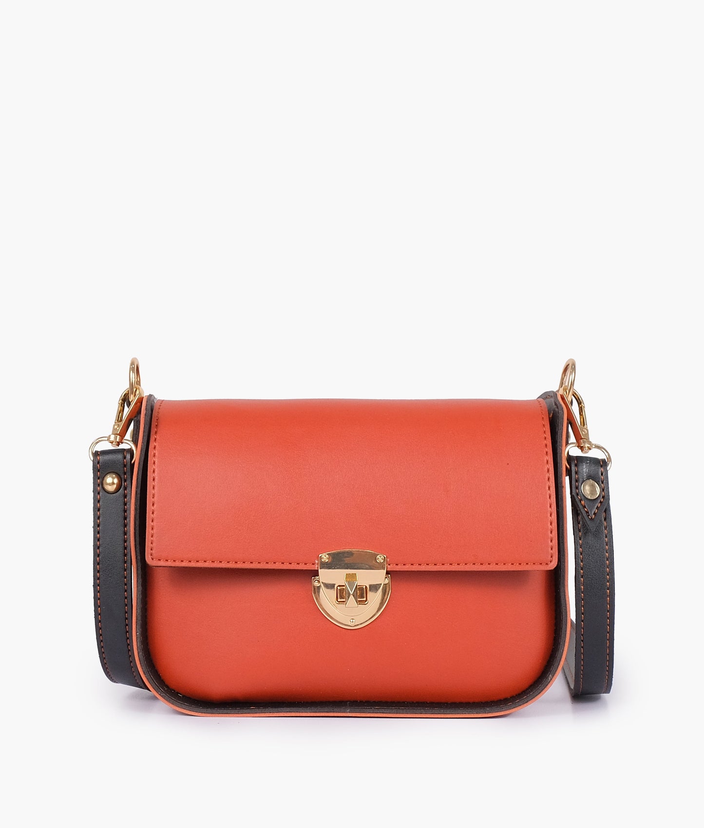 Rust saddle bag with twist lock